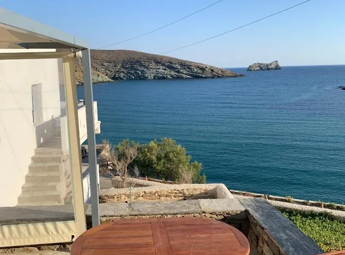 Ikia Wide Wild Summer House